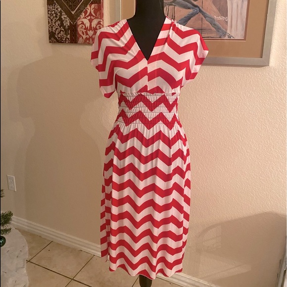 Red and white midi - Picture 1 of 2